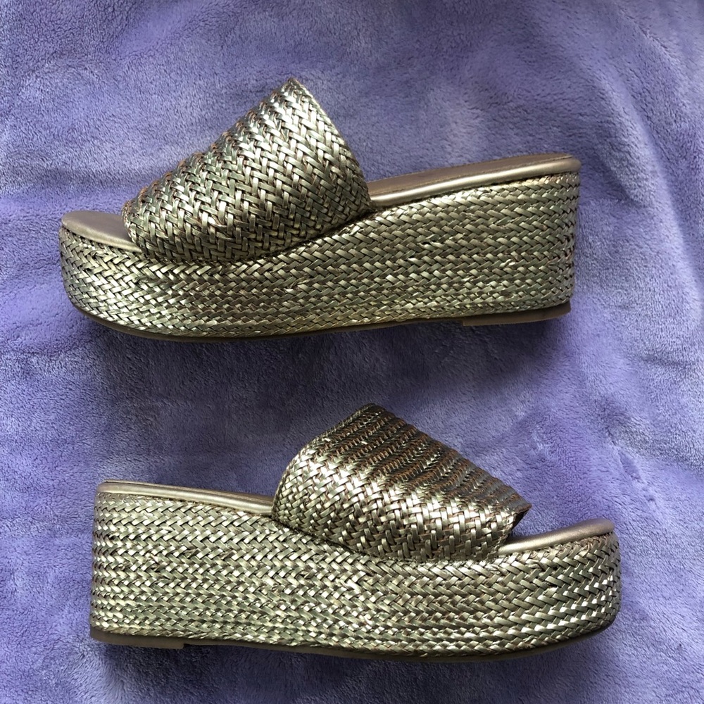 Arula Gold Wide-fit Platform Sandal 8W